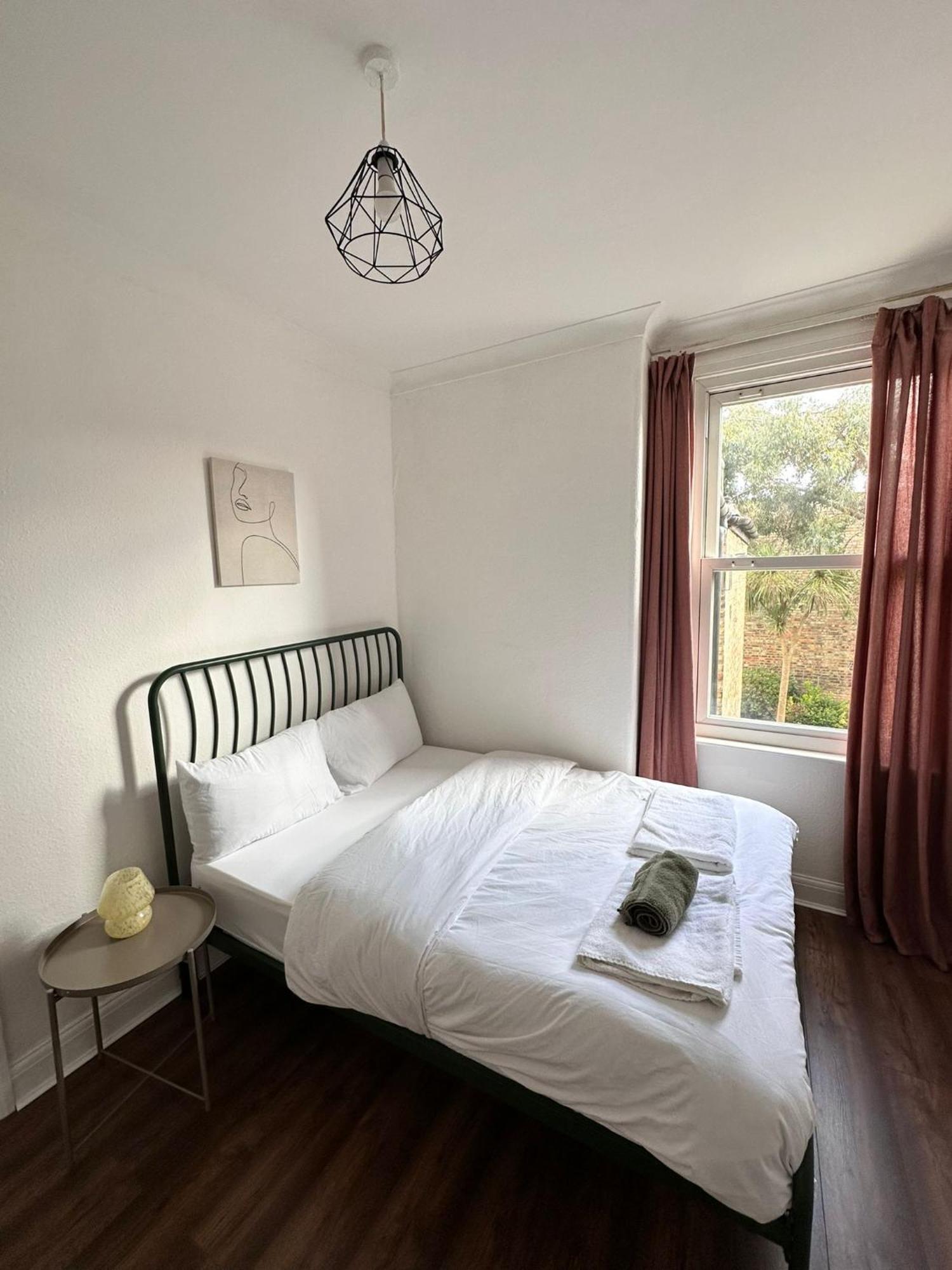 Charming, Renovated Residence In Willesden Green ลอนดอน ภายนอก รูปภาพ