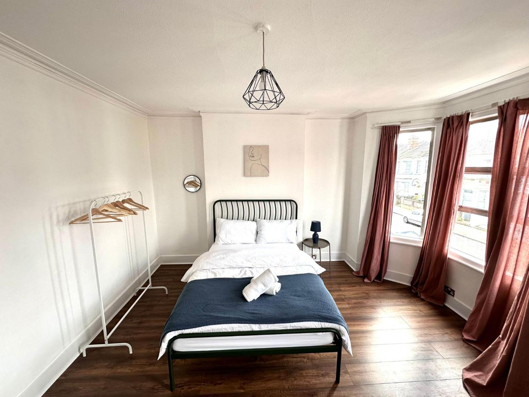 Charming, Renovated Residence In Willesden Green ลอนดอน ภายนอก รูปภาพ