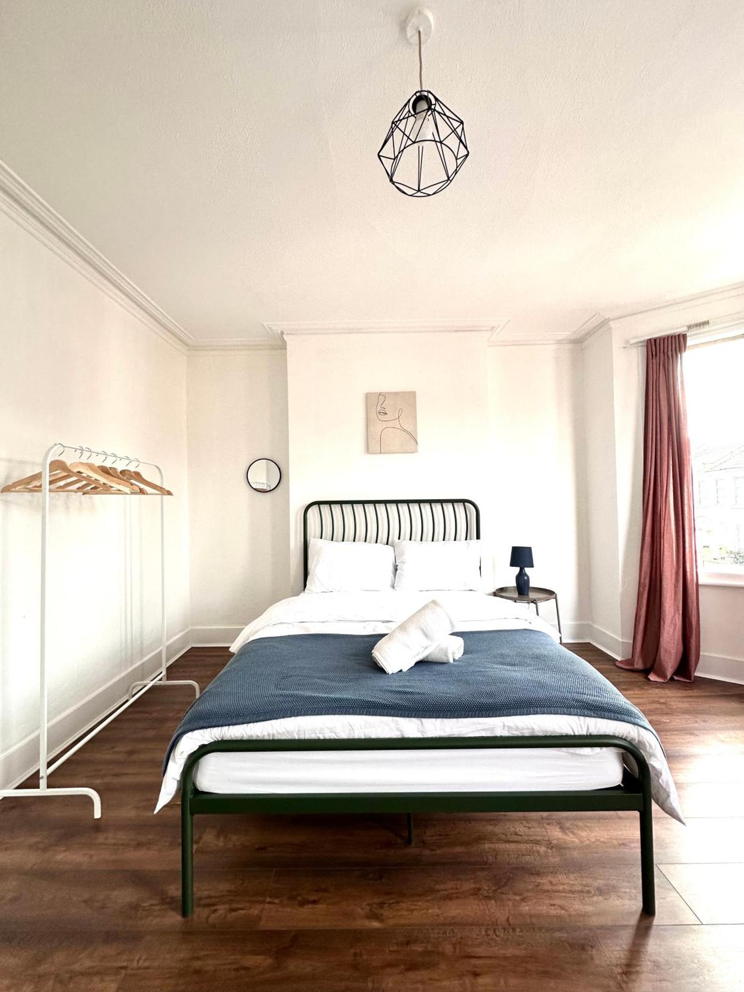 Charming, Renovated Residence In Willesden Green ลอนดอน ภายนอก รูปภาพ