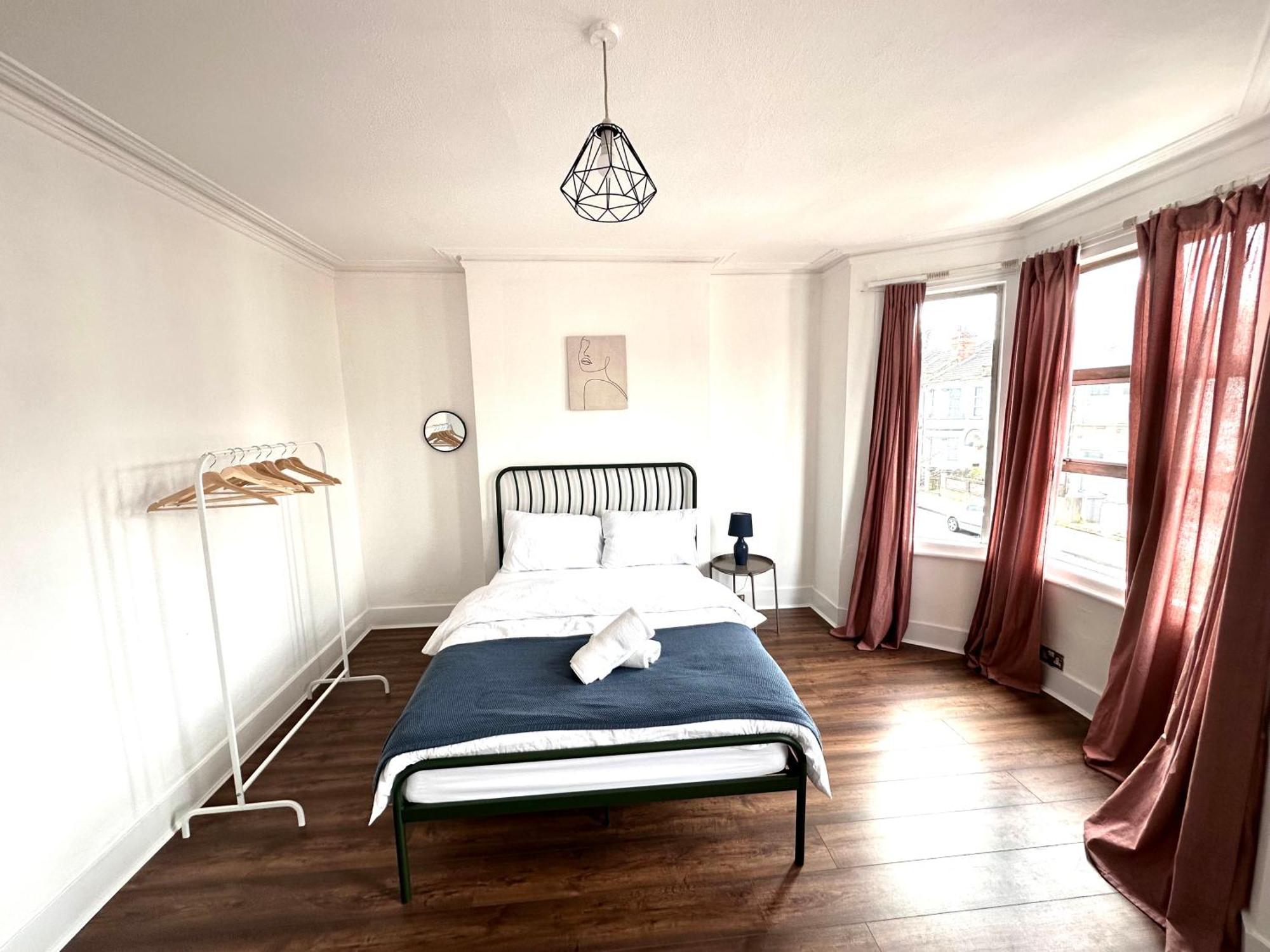 Charming, Renovated Residence In Willesden Green ลอนดอน ภายนอก รูปภาพ