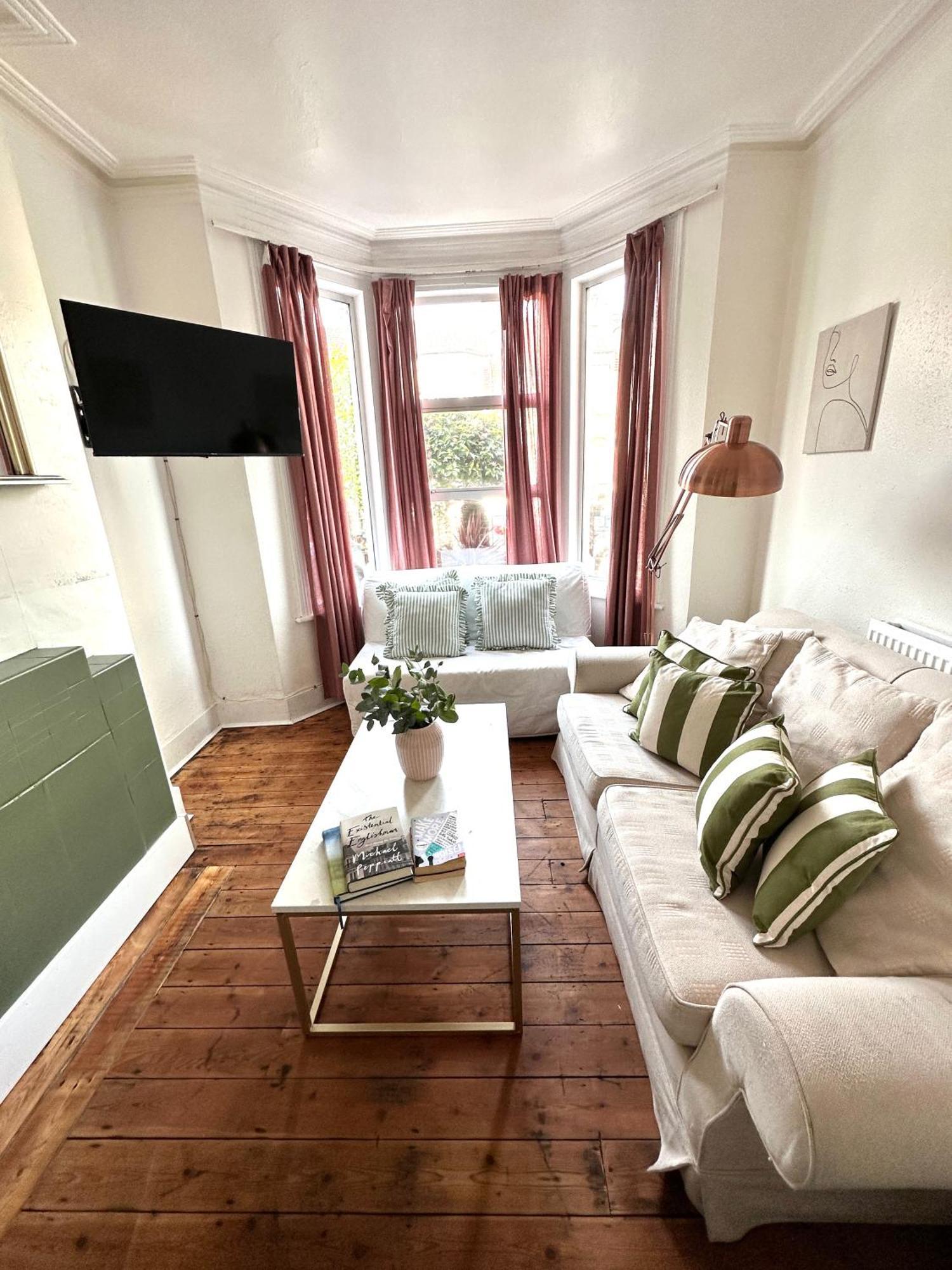 Charming, Renovated Residence In Willesden Green ลอนดอน ภายนอก รูปภาพ