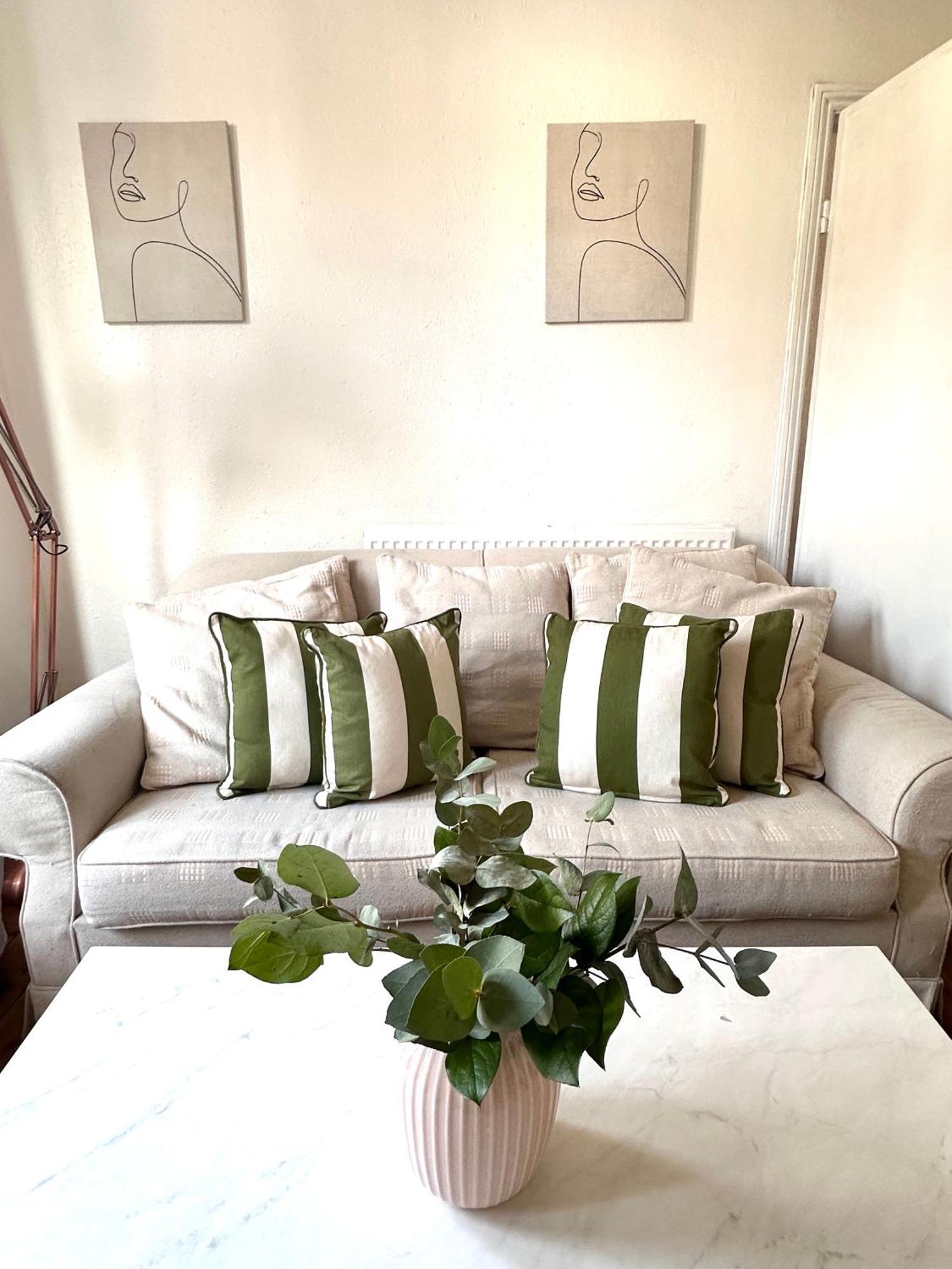 Charming, Renovated Residence In Willesden Green ลอนดอน ภายนอก รูปภาพ