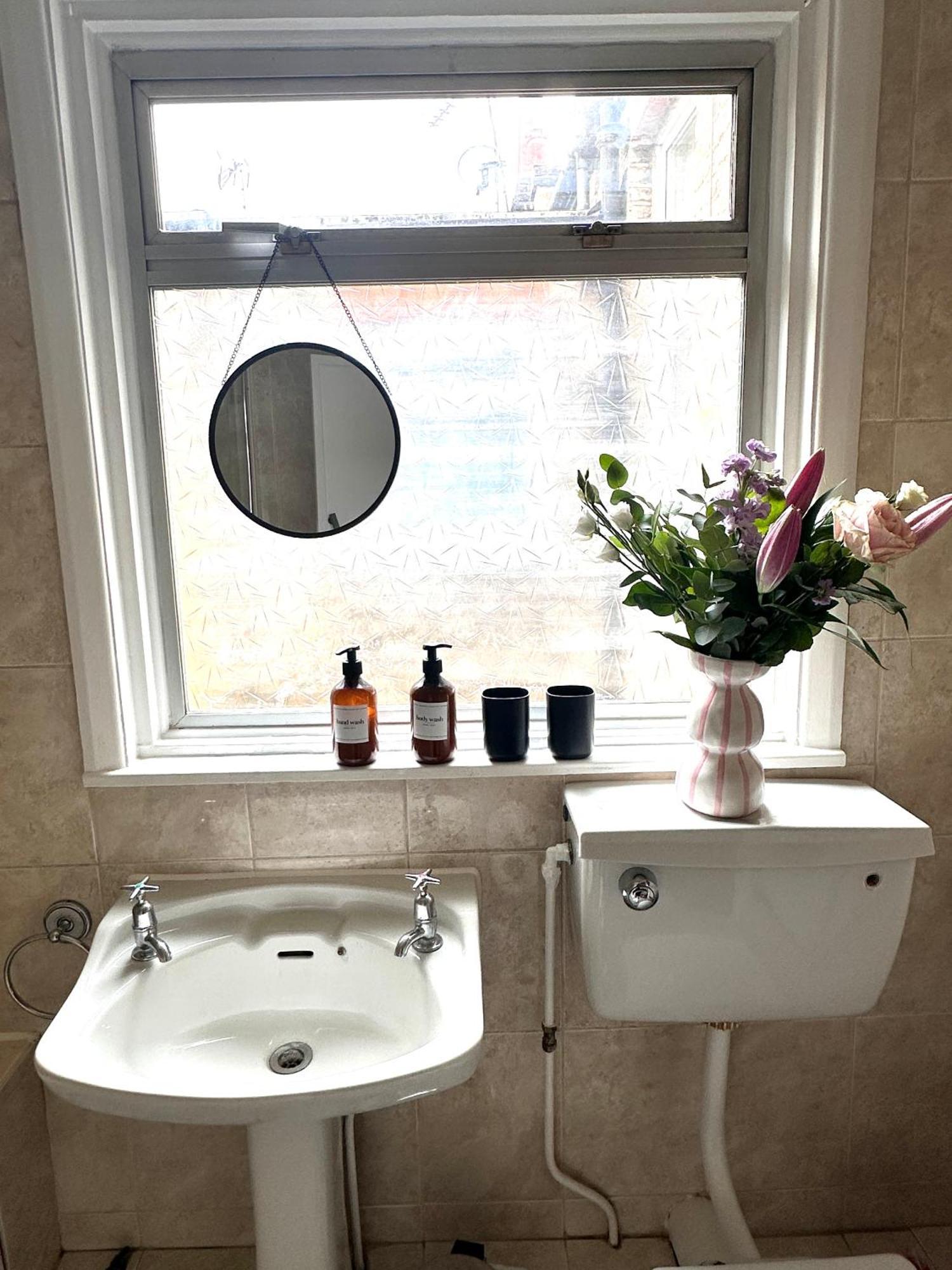 Charming, Renovated Residence In Willesden Green ลอนดอน ภายนอก รูปภาพ